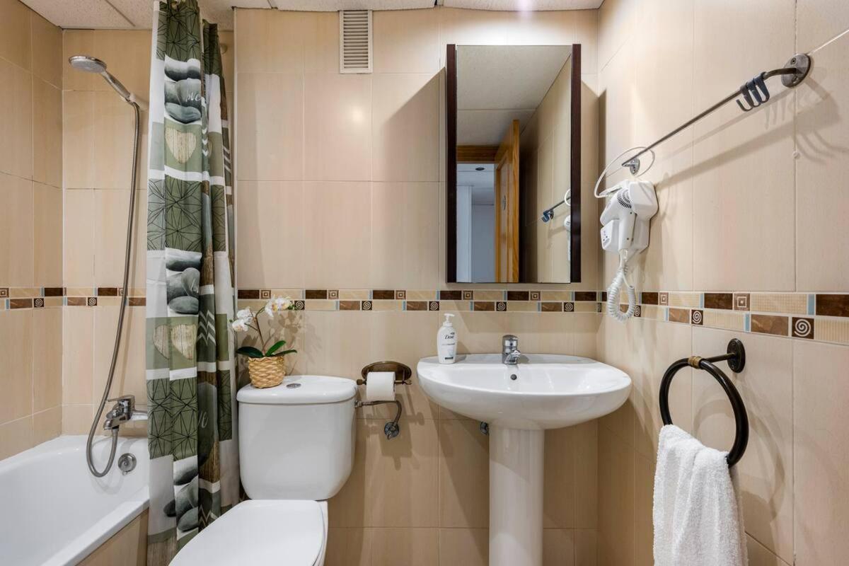 Lunaroom Center & Quiet Guesthouse มาลากา ภายนอก รูปภาพ
