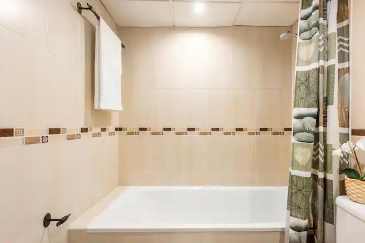 Lunaroom Center & Quiet Guesthouse มาลากา ภายนอก รูปภาพ